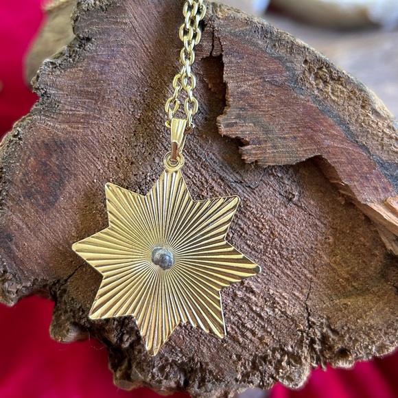 🍓GOLD PLATED VINTAGE OCTOBER BIRTHSTONE NECKLACE PINK TOURMALINE CROSS NECKLACE - Picture 3 of 4